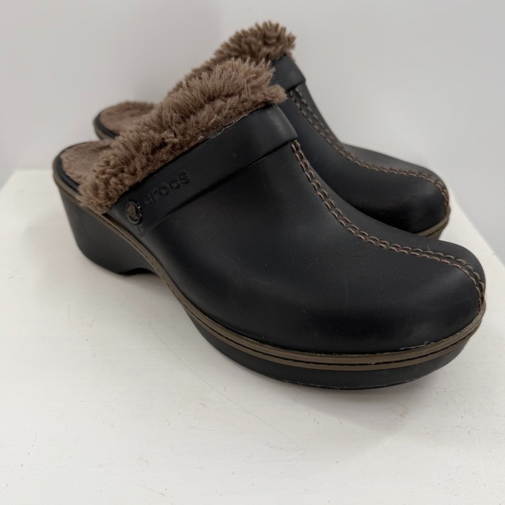 Crocs Womens 9 Black Faux Fur Lined Clogs Slip On Comfort Winter Slide Shoes - Picture 2 of 14